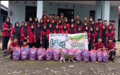 Kegiatan Berbagi Takjil Gratis