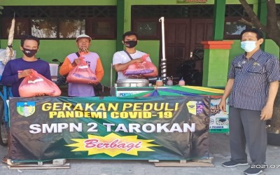 Gerakan SMPN 2 Tarokan Berbagi Peduli Covid-19